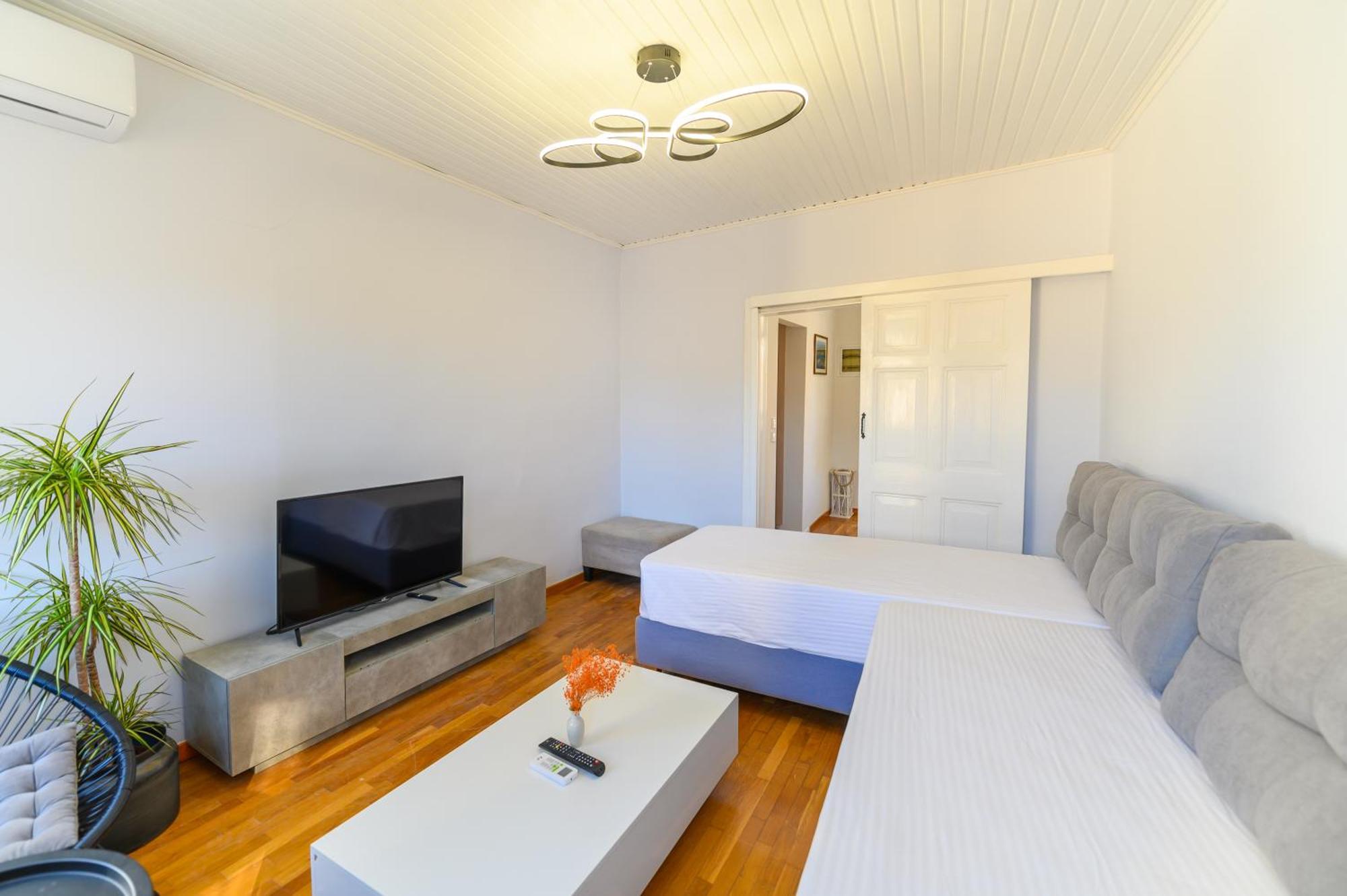Mitropoleos Apartment