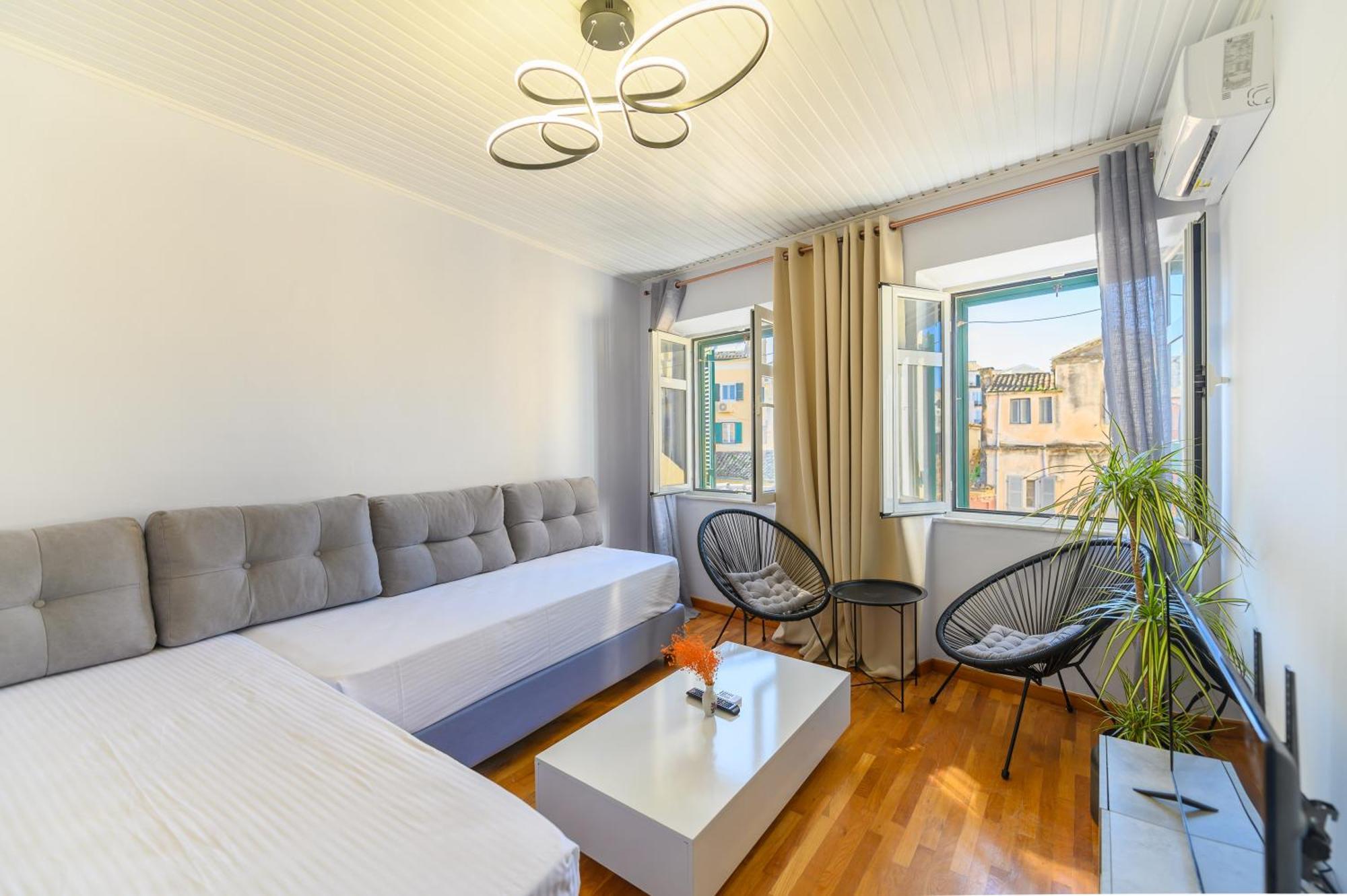 Mitropoleos Apartment *